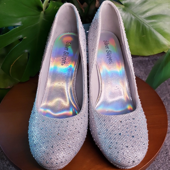 Silver Slipper Mirage Heel Size 8 Wide - Picture 3 of 7
